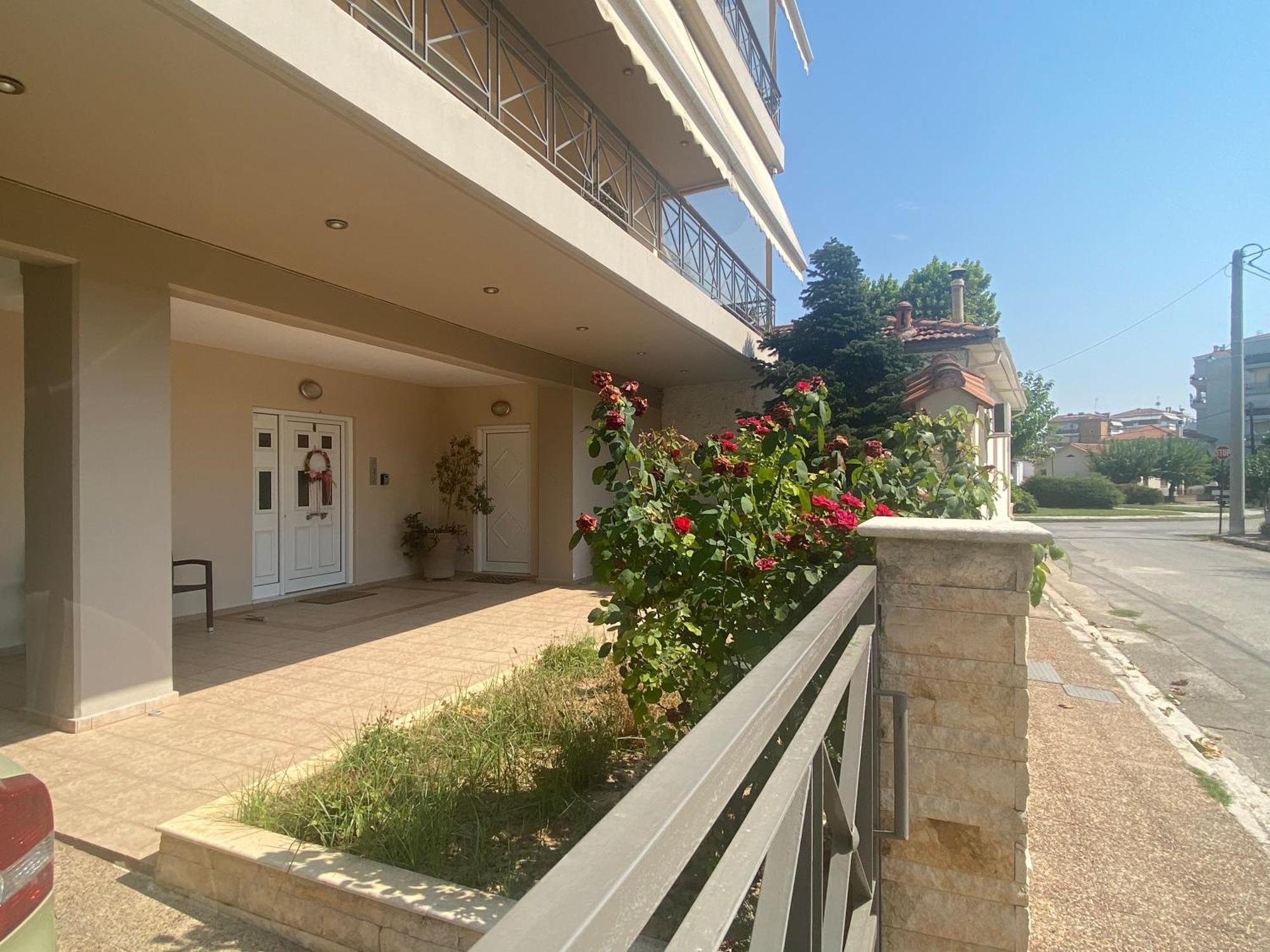 Cozy & Quiet City Apartment Trikala  Exterior photo